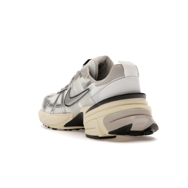 NK V2k run 'Summit White Metallic Silver' - Image 3