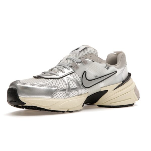 NK V2k run 'Summit White Metallic Silver' - Image 4